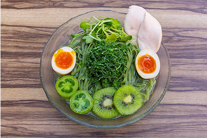 ラーメン店・ソラノイロ「青汁冷麺」